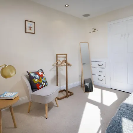 Badger Close - Short Stroll From Town Centre