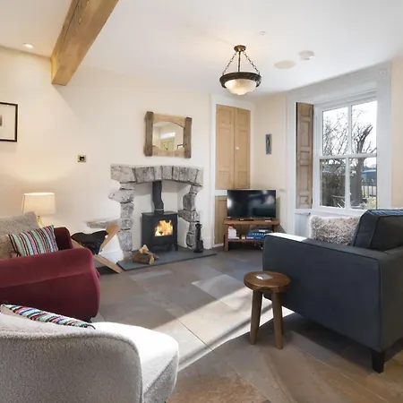 Badger Close - Short Stroll From Town Centre *