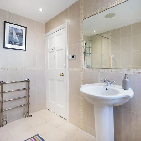 Badger Close - Short Stroll From Town Centre