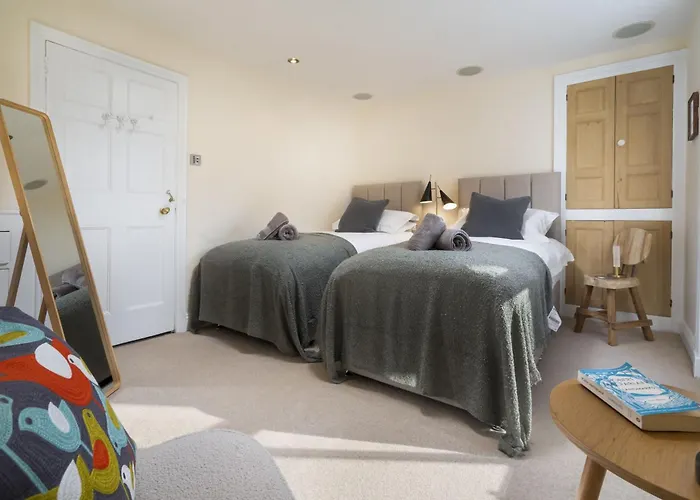 Badger Close - Short Stroll From Town Centre Holiday home *