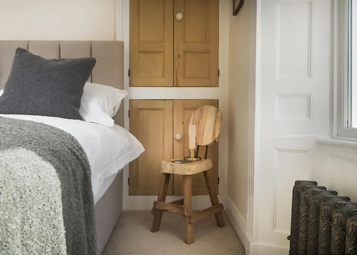 Badger Close - Short Stroll From Town Centre Holiday home *